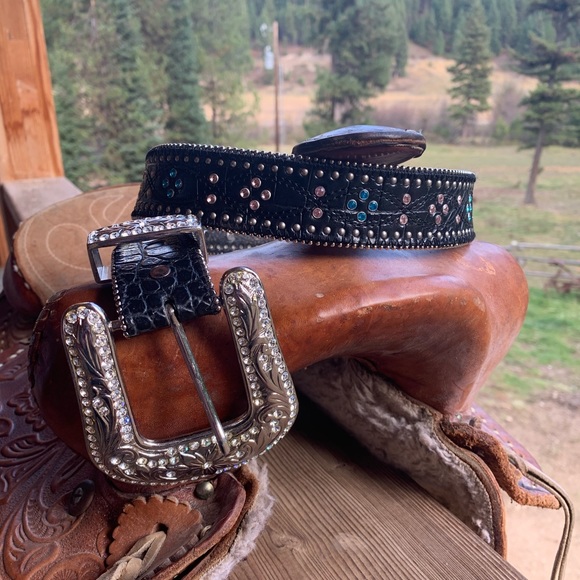 Accessories - Western Cowgirl Leather Belt with lots of Bling